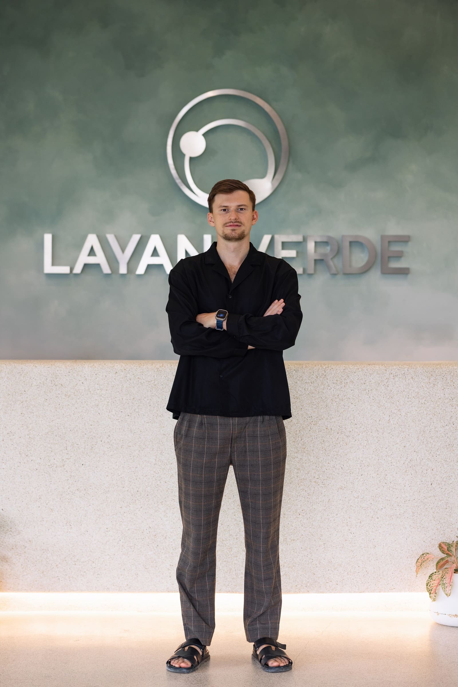 Артём Бухкалов в шоуруме Layan Verde, Пхукет